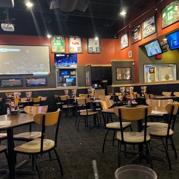 Buffalo Wild Wings - Empty tables - Chicken Wings Near Me - Beaufort, South Carolina Buffalo Wild Wings - Empty tables - Chicken Wings Near Me - Beaufort, South Carolina