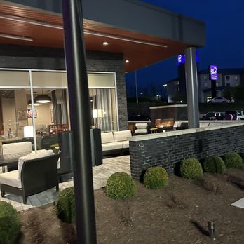Hyatt Place Harrisonburg - Outdoor fire pit and patio. - Hotels Near Me - Harrisonburg, Virginia Hyatt Place Harrisonburg - Outdoor fire pit and patio. - Hotels Near Me - Harrisonburg, Virginia