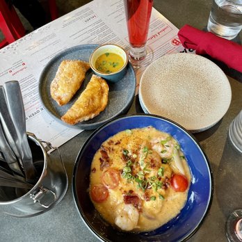 Palette 22 - Shrimp Grits, Curry Chicken Empanadas - Bars Near Me - Arlington, Virginia Palette 22 - Shrimp Grits, Curry Chicken Empanadas - Bars Near Me - Arlington, Virginia