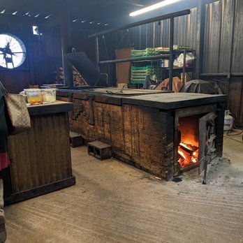 Crossvine Market - The smokehouse - Grocery Near Me - Waelder, Texas