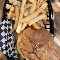 Lorraine's Pub & Grub - Hamburger