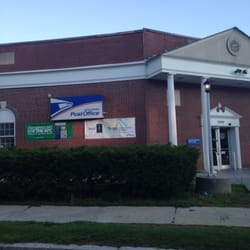 US Post Office - Needham United States Post Office -- 1150 Great Plain Avenue / Route 135, Needham             Storefront & Exterior