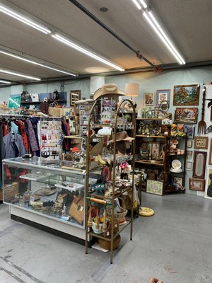Main Street Peddlers Antique Mall by null