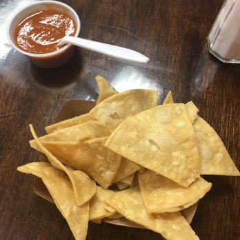 Mi Rinconcito Mexicano - Chips and salsa they give after ordering - Tacos Near Me - Miami, Florida Mi Rinconcito Mexicano - Chips and salsa they give after ordering - Tacos Near Me - Miami, Florida