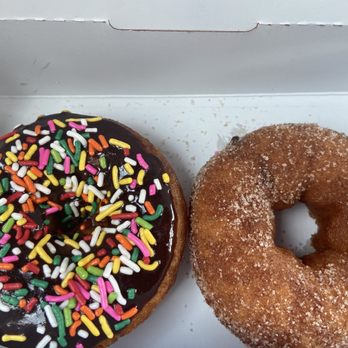 Duck Donuts - Chocolate icing with rainbow sprinkles and cinnamon sugar donuts. - Donuts Near Me - Alpharetta, Georgia