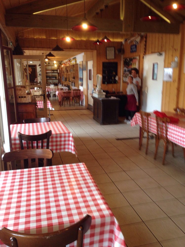 CHEZ MAGNE HÔTEL DE LA PLAGE Place de L'herbe, LègeCapFerret, Gironde, France Yelp CHEZ MAGNE HÔTEL DE LA PLAGE Place de L'herbe, LègeCapFerret, Gironde, France Yelp