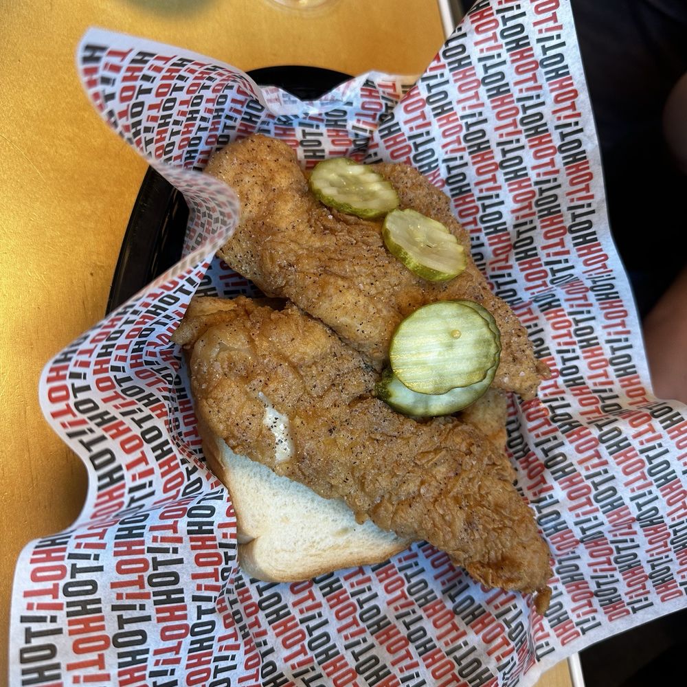 Howlin' Ray's - Country tenders (no spice) - Southern Near Me - Pasadena, California