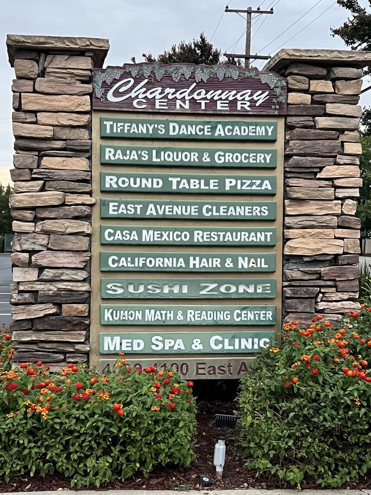 Chardonnay Center Logo