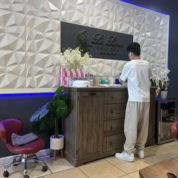 La Luna Nail Spa - Getting the pedi items ready!