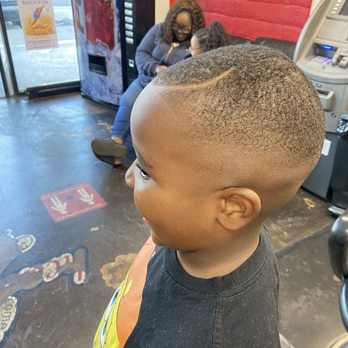 HeadSprung Barbershop - Clean cut (Chad da barber)) - Barbers Near Me - Pomona, California HeadSprung Barbershop - Clean cut (Chad da barber)) - Barbers Near Me - Pomona, California