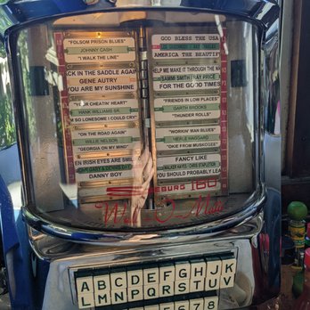 Blue Benn Diner - Jukebox at the Blue Benn Diner - Diners Near Me - Bennington, Vermont