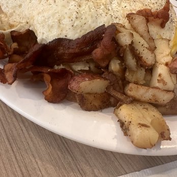 JP’s Eatery - Some sort of smothered breakfast dish. - Diners Near Me - Casselberry, Florida JP’s Eatery - Some sort of smothered breakfast dish. - Diners Near Me - Casselberry, Florida