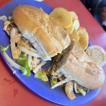 Mrs Mac's Kitchen - Overseas Hwy - Blackened Mahi sandwich and cottage fries - American Near Me - Key Largo, Florida