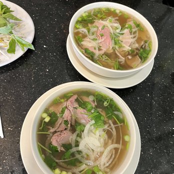 Phở Fifth Avenue - Large bowl - top; Small bowl - bottom. Hard to tell a difference on camera but there is one! - Vietnamese Near Me - San Diego, California Phở Fifth Avenue - Large bowl - top; Small bowl - bottom. Hard to tell a difference on camera but there is one! - Vietnamese Near Me - San Diego, California