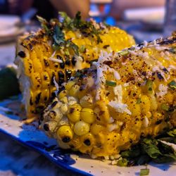 El Pocho Antojitos Bar - Elotes