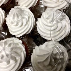 Piggly Wiggly - Yay for cupcakes!