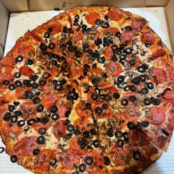 Pacifica Pizza  - 16" pepperoni, olives, mushrooms.