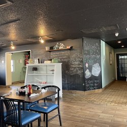 Britts Bake Shop And Cafe - Dining area
