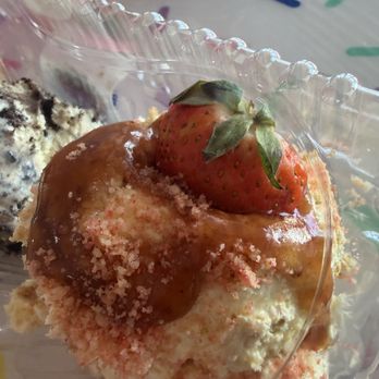 Carnell's Cakery - Strawberry - Cupcakes Near Me - Dallas, Texas Carnell's Cakery - Strawberry - Cupcakes Near Me - Dallas, Texas