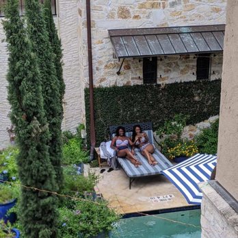 Fiori Spa - Enjoying a drink in the courtyard. - Day Spas Near Me - Houston, Texas Fiori Spa - Enjoying a drink in the courtyard. - Day Spas Near Me - Houston, Texas