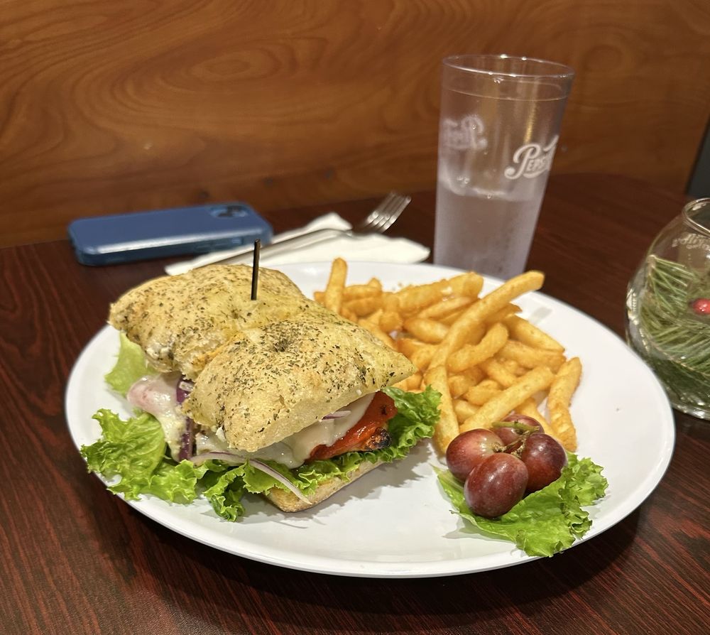 Lamadrid's Bistro Logo