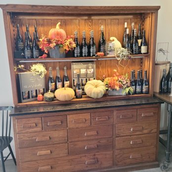 Argyle Winery - Stunning fall display - Wineries Near Me - Dundee, Oregon Argyle Winery - Stunning fall display - Wineries Near Me - Dundee, Oregon