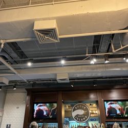 Goose Island Brewpub - The bar