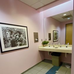 Memphis Rock n Soul Museum - Women's Bathroom - Sinks