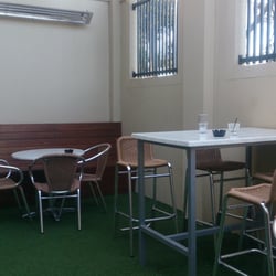 Slug 'N' Lettuce - The outdoor area