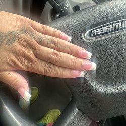 Le's Nails & Spa - Pink and white set