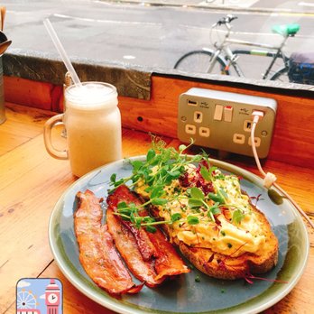 Central Street Café - Cafes Near Me - London, XGL