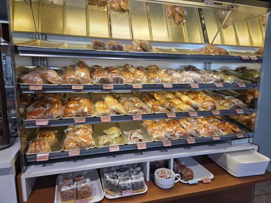 Suzanne's Cake & Pastry by null