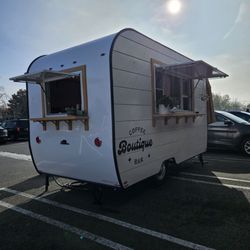 The coffee cart/truck. Super cute with two pink tables with two chairs out front.