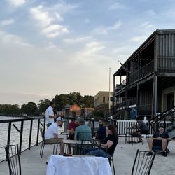 Seven Sounds Brewing Company - Waterfront vibe
