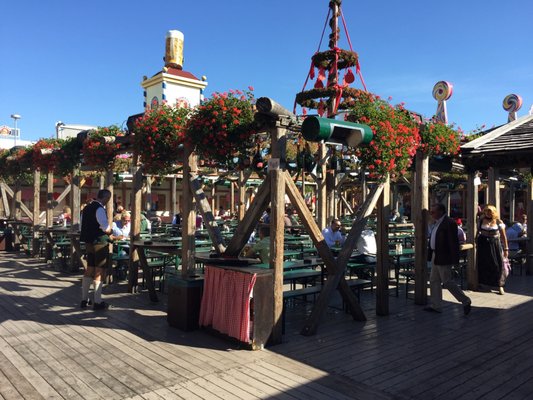 Käfer-Wiesn-Schänke by null