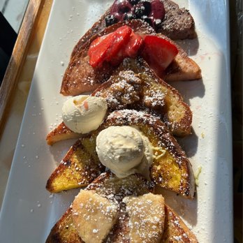Batter & Berries - French toast flight - Breakfast & Brunch Near Me - Chicago, Illinois Batter & Berries - French toast flight - Breakfast & Brunch Near Me - Chicago, Illinois