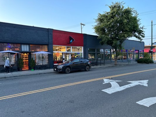 Stevie's Famous Burien by null