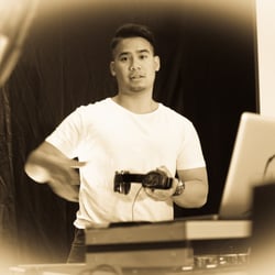 Juliano Mobile DJ - DJ Theo providing awesome dance mixes!
