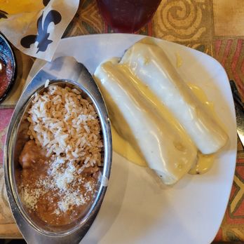 Aztecas - Seasoned ground beef enchiladas with queso sauce - Mexican Near Me - Baton Rouge, Louisiana Aztecas - Seasoned ground beef enchiladas with queso sauce - Mexican Near Me - Baton Rouge, Louisiana