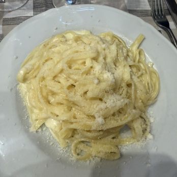 La Taverna Dei Monti - Fettuccine Alfredo! Super creamy and delicious. - Italian Near Me - Rome, RM