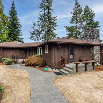 Beth Olson - AXEN Realty - Under contract in 3 days! Want to list or buy a waterfront property? Or any other property on the Olympic Peninsula? Feel free to contact me - Real Estate Agents Near Me - Phoenix, Arizona