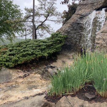 Freddy Hill Farms - Water features - Ice Cream & Frozen Yogurt Near Me - Lansdale, Pennsylvania
