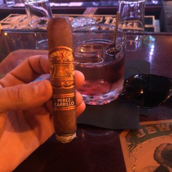 Central Cigars - Perez Carrillo Encore, Manhattan. - Tobacco Shops Near Me - Saint Petersburg, Florida