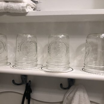 The Rigdon House - Cute mason jars as glasses - Hotels Near Me - Cambria, California The Rigdon House - Cute mason jars as glasses - Hotels Near Me - Cambria, California