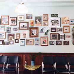 Golden Hawaii Barbershop - Waiting area