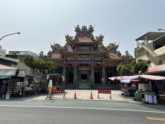 Dragon and Tiger Pagodas by null