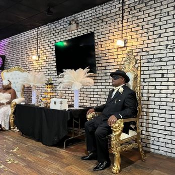 The Estate - Venues & Event Spaces Near Me - Justice, Illinois