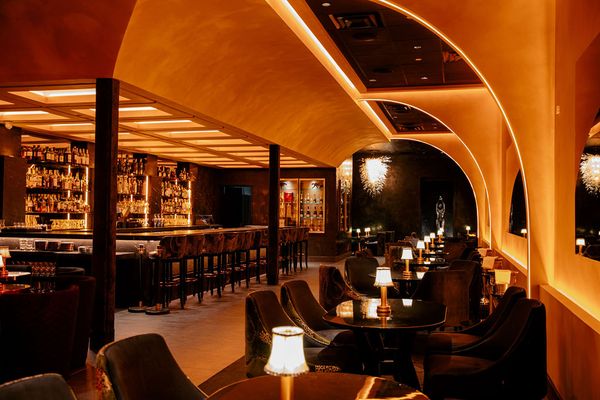 Regines Lounge by null