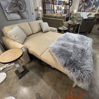 Adjectives Market - Bedroom set - Home Decor Near Me - Orlando, Florida