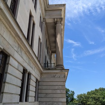 Tennessee State Capitol - Walking around the perimeter of the state capitol - Landmarks & Historical Buildings Near Me - Nashville, Tennessee